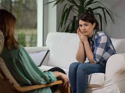 על הספה - כתבות ומאמרים - מהו ייעוץ פסיכולוגי ומה ההבדל בינו לבין טיפול פסיכולוגי?