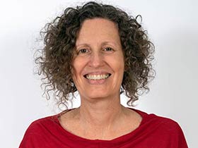 אפרת דקל-טיפול בהבעה ויצירה בקרית טבעון