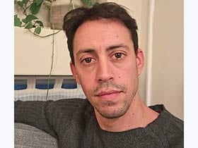 אוריאל רוס-פסיכותרפיסט ועובד סוציאלי קליני (MSW)  - מטפלים באבל ואובדן  תל אביב