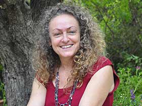 אסתי פרי-דן-פסיכותרפיסטית מומחית  MSWמדריכה מוסמכת - טיפול פסיכולוגי  כפר סבא