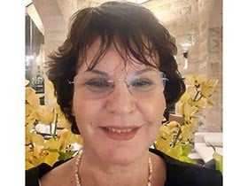 דבי זולטי-פסיכולוגית קלינית בכירה בירושלים - מטפלים בהתמודדות עם משברי חיים  מרכז