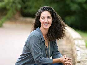 נעמה בינסקי-עובדת סוציאלית MSW, מתמחה בפסיכותרפיה - מטפלים בהתמודדות עם משברי חיים  צפון תל אביב