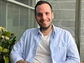 עומר אבני-פסיכולוג קליני מומחה - מטפלים לקהילה הגאה  צפון תל אביב