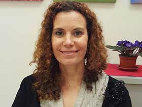 ענבל רווה-פסיכותרפיסטית ועובדת סוציאלית קלינית MSW - טיפול במשחק  גדרה